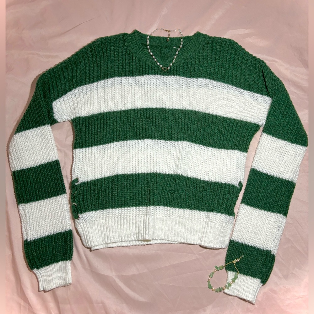 Green and white striped knitted baggy sweater 💚🤍